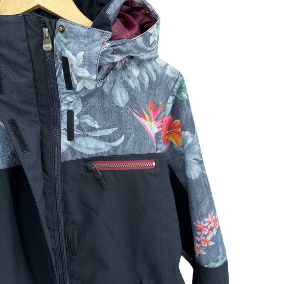 Roxy Black and Gray Floral Ski Jacket - Picture 6 of 11